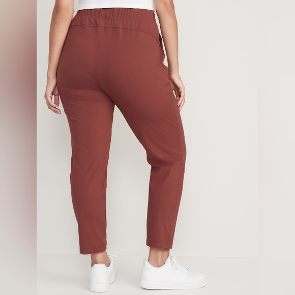 🆕️NWT Old Navy High-Waisted Powersoft Coze Edition Slim Taper Pants, Size Small - Picture 5 of 10